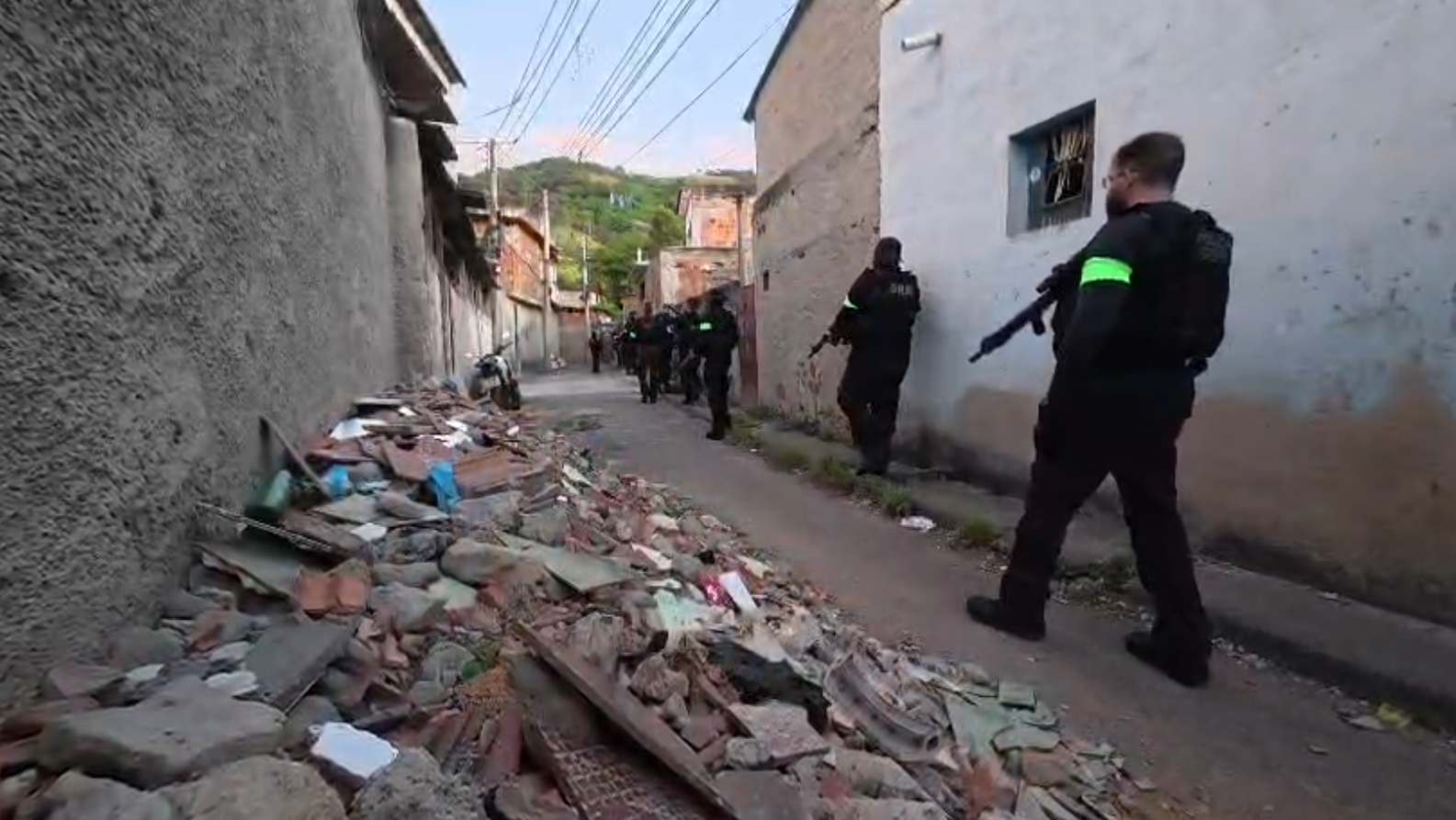 Imagem de destaque do post: RJ: Polícia realiza operação contra o Comando Vermelho na Vila Kennedy
