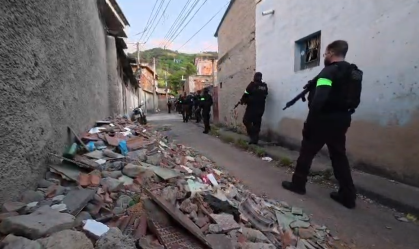 RJ: Polícia realiza operação contra o Comando Vermelho na Vila Kennedy