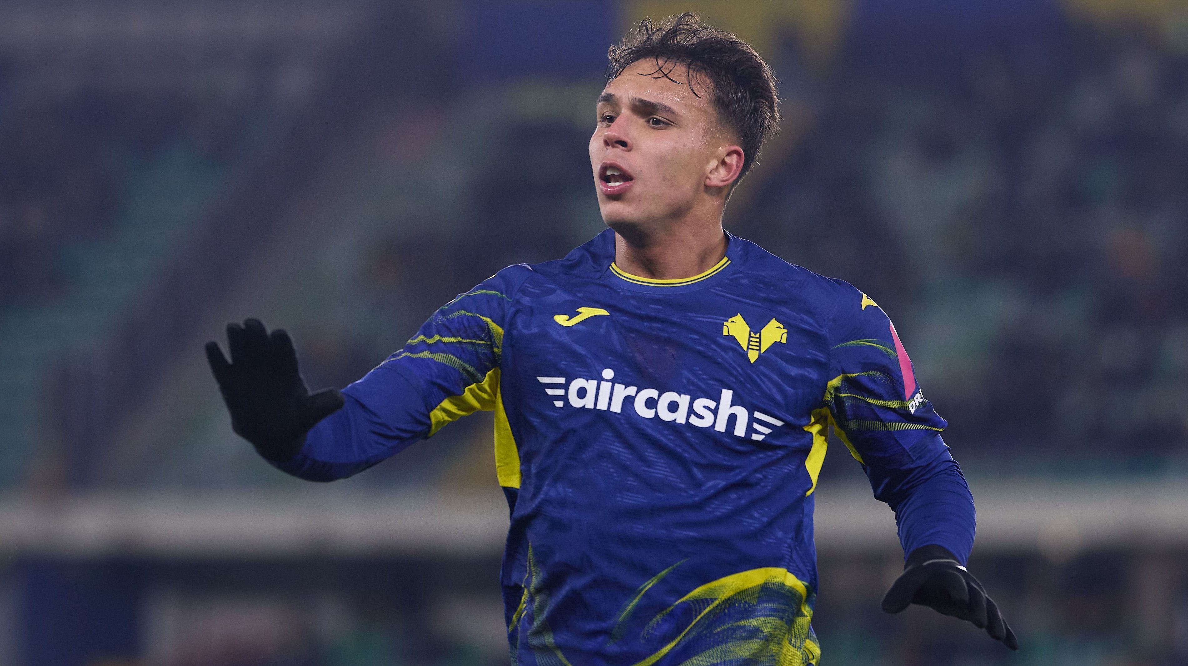 Giovane em ação pelo Hellas Verona