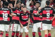 Com titulares, Flamengo aproveita expulsão do Vasco e vence primeira no ano