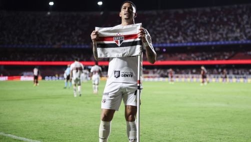 Luciano comemora o gol de empate do São Paulo contra o Flamengo