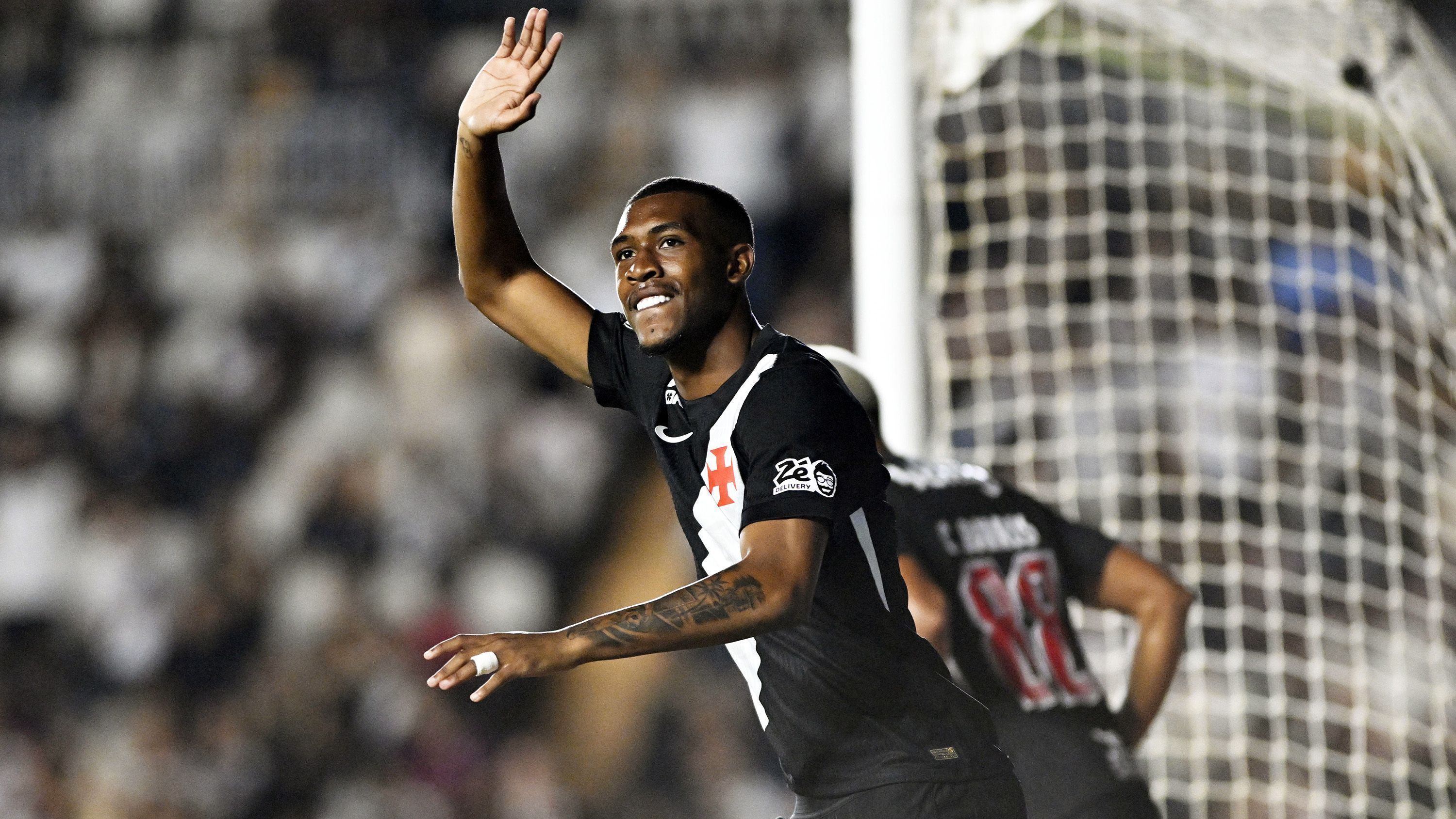 Rayan comemora um dos gols que marcou em Vasco 4 x 2 Maricá pelo Cariocão