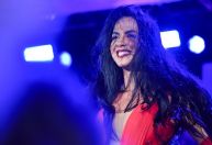 Ex-bailarina, Graciele Lacerda dança em show de Zezé Di Camargo; veja fotos