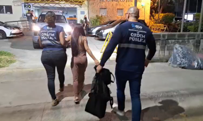 Grávida vai para Réveillon em Copacabana, rouba 29 celulares e acaba presa