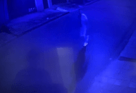 Homem é atacado a facadas após deitar na frente de casa para fugir do calor