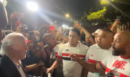 Harry Massis, presidente interino do São Paulo, conversou com torcida após afastamento de Casares
