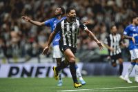 Hulk decide, e Atlético-MG vence Cruzeiro de virada pelo Mineiro