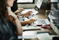 Como não se meter em problemas ao usar IA no trabalho