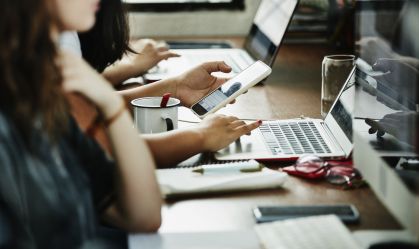 Como não se meter em problemas ao usar IA no trabalho