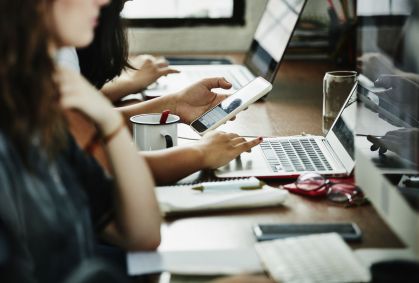 Como não se meter em problemas ao usar IA no trabalho