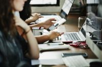 Character.AI e Google fecham acordo em processos sobre suicídio de jovens