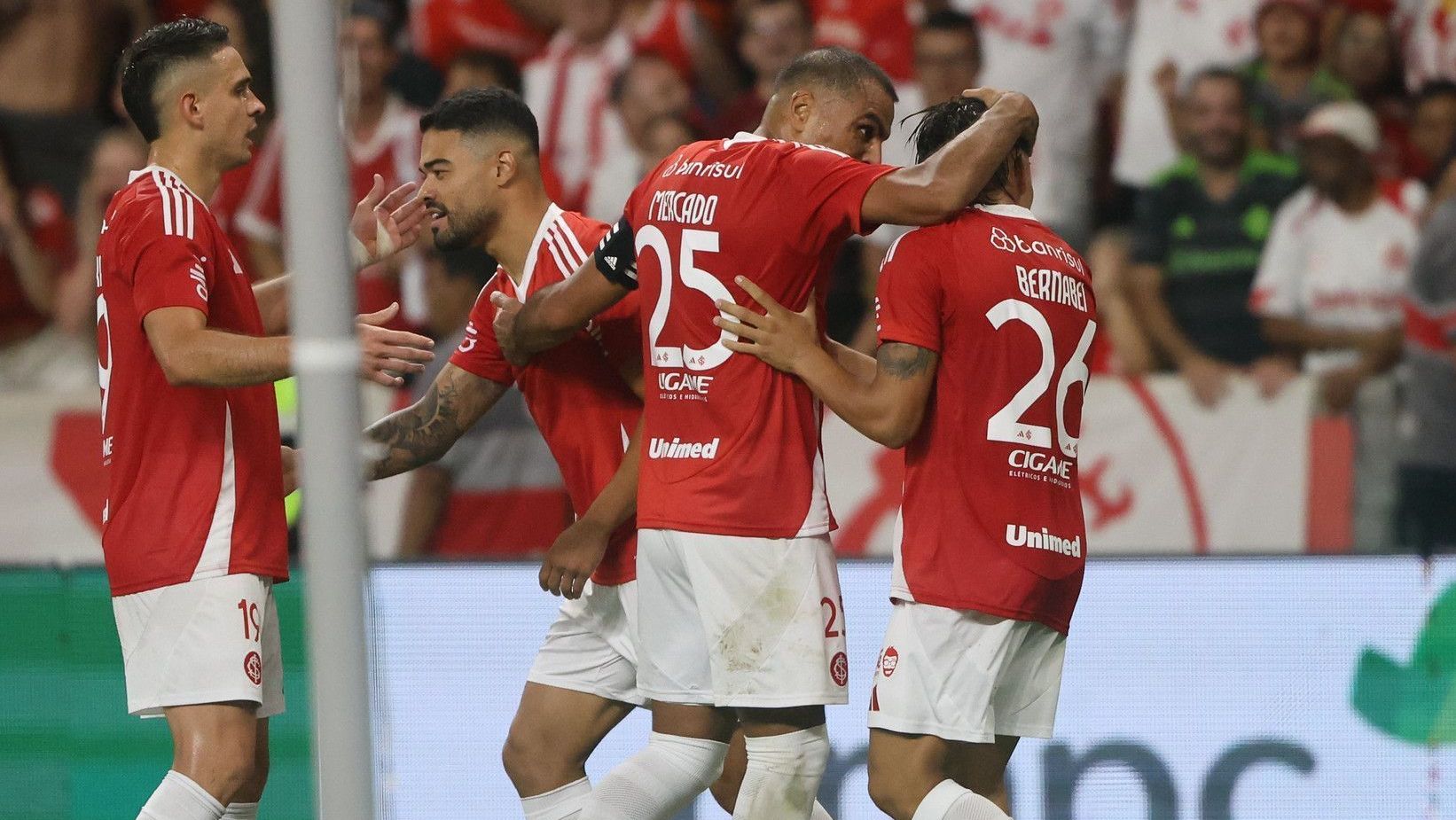 Bernabei celebra seu gol com Mercado no primeiro GreNal de 2026