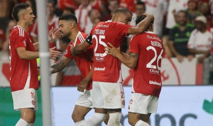 Internacional vence o Grêmio pelo Gauchão em clássico de seis gols