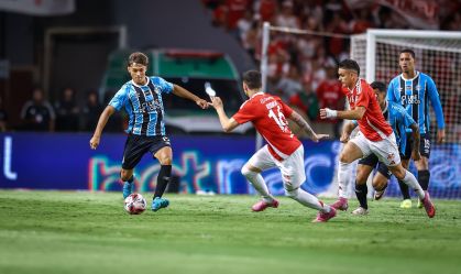 Lance de Inter x Grêmio pelo Campeonato Gaúcho