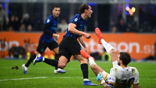Francesco Pio Esposito comemora gol da vitória do Inter contra o Lecce