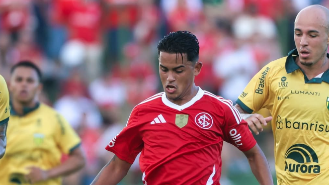 Internacional levou virada na reta final do jogo contra o Ypiranga, neste domingo (18)