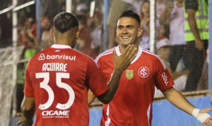 Rafael Borré fez dois gols na goleada por 4 a 0 do Inter contra o Monsoon