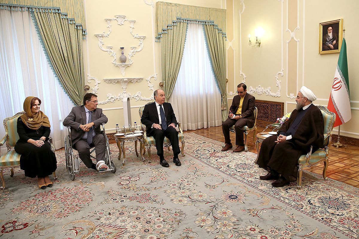 Ministro Mauro Vieira e o embaixador Santiago Mourão, com o Presidente do Irã, Hassan Rouhani • Itamaraty/Presidência da República Islâmica do Irã