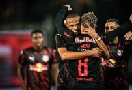 Jhon Jhon faz dois, e Red Bull Bragantino atropela Corinthians no Paulistão