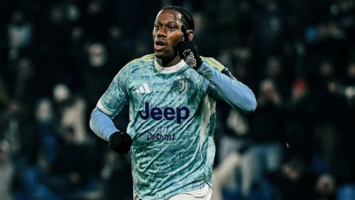 Jonathan David deu assistência e marcou gol na vitória da Juventus nesta terça (6)