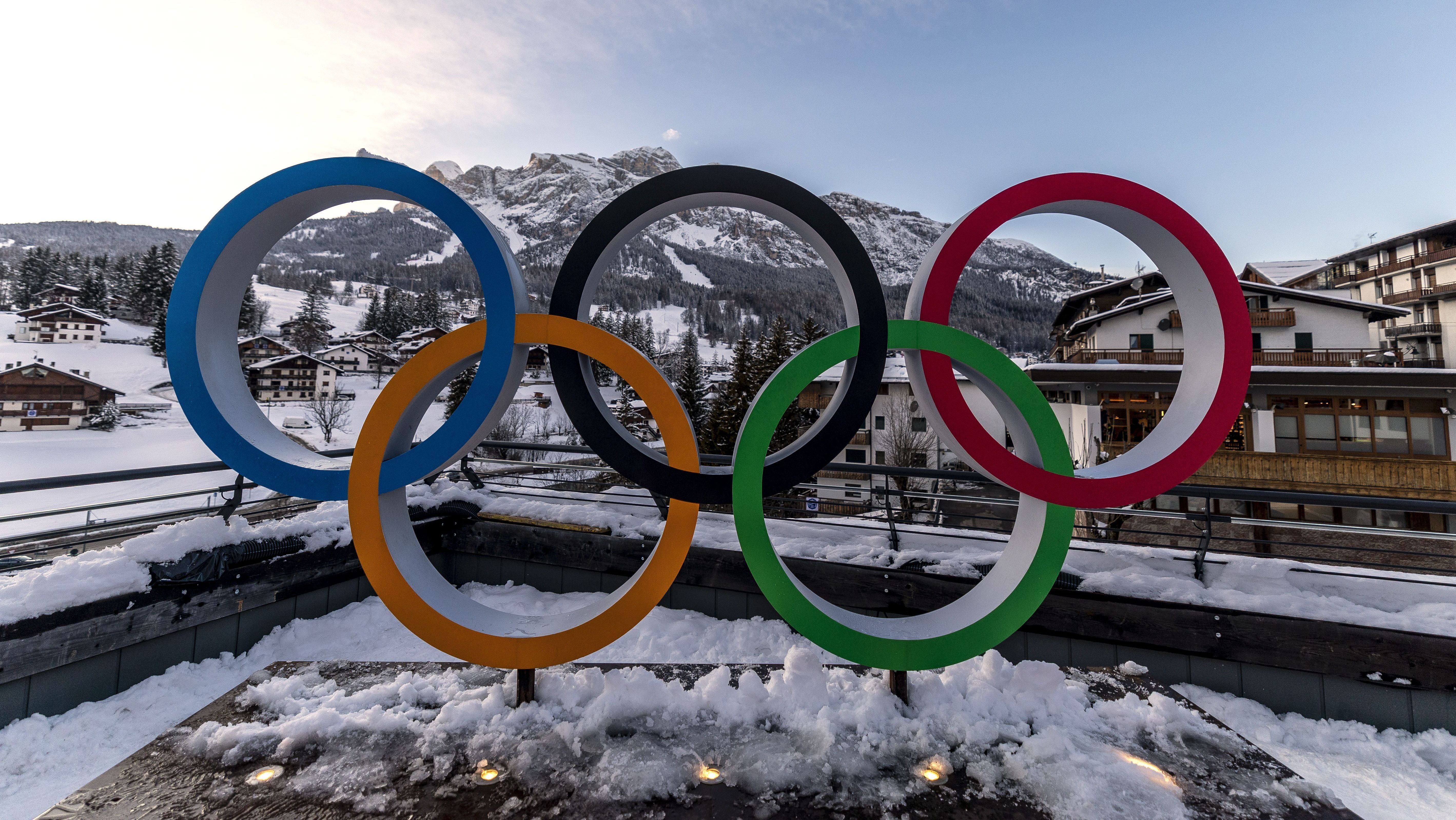Arcos olímpicos em Cortina, uma das sedes dos Jogos de Inverno, na Itália