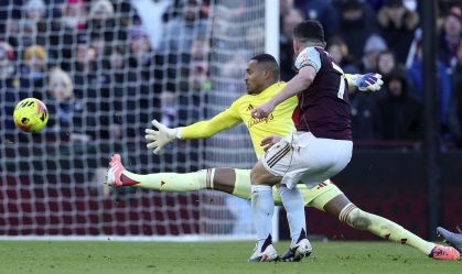 Ex-Botafogo, John falha e vê Aston Villa vencer Forest pela Premier League