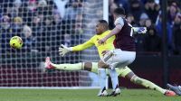Ex-Botafogo, John falha e vê Aston Villa vencer Forest pela Premier League