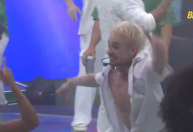 BBB 26: Juliano Floss se emociona ao ouvir música de Marina Sena em show