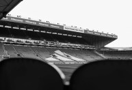 Torcedor do Leeds morre no estádio em jogo contra o Manchester United