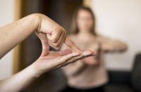 Plataforma oferece curso online e gratuito de Libras com foco em inclusão