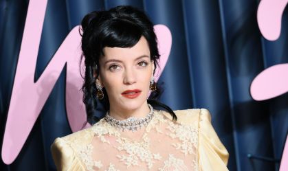 Lily Allen abre o jogo sobre readaptação das filhas após volta à Inglaterra