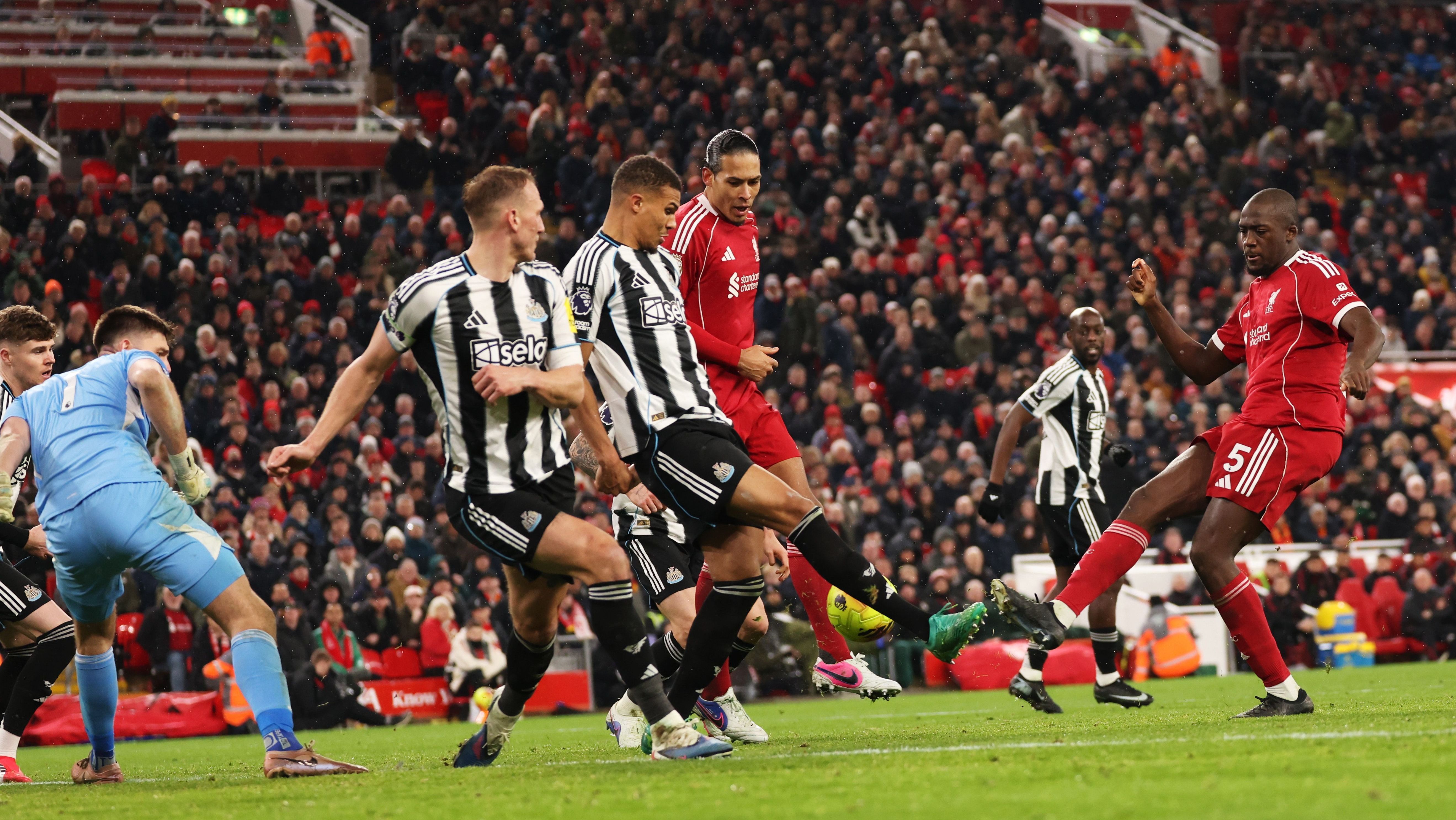 Liverpool goleou o Newcastle pela Premier League