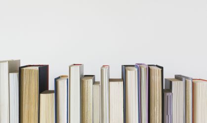 Confira a lista dos 10 livros mais vendidos de 2025