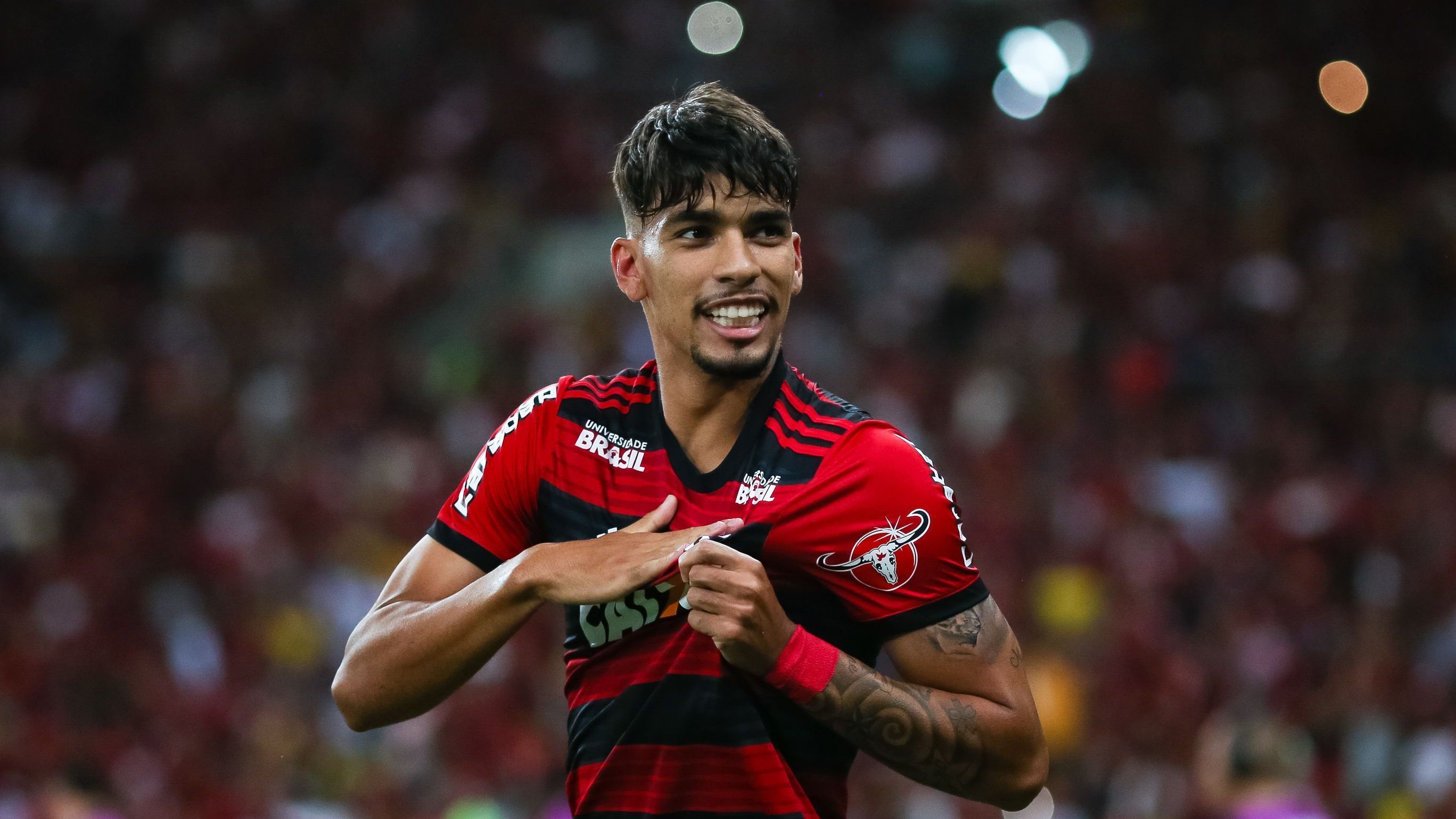 Lucas Paquetá com a camisa do Flamengo em 2018