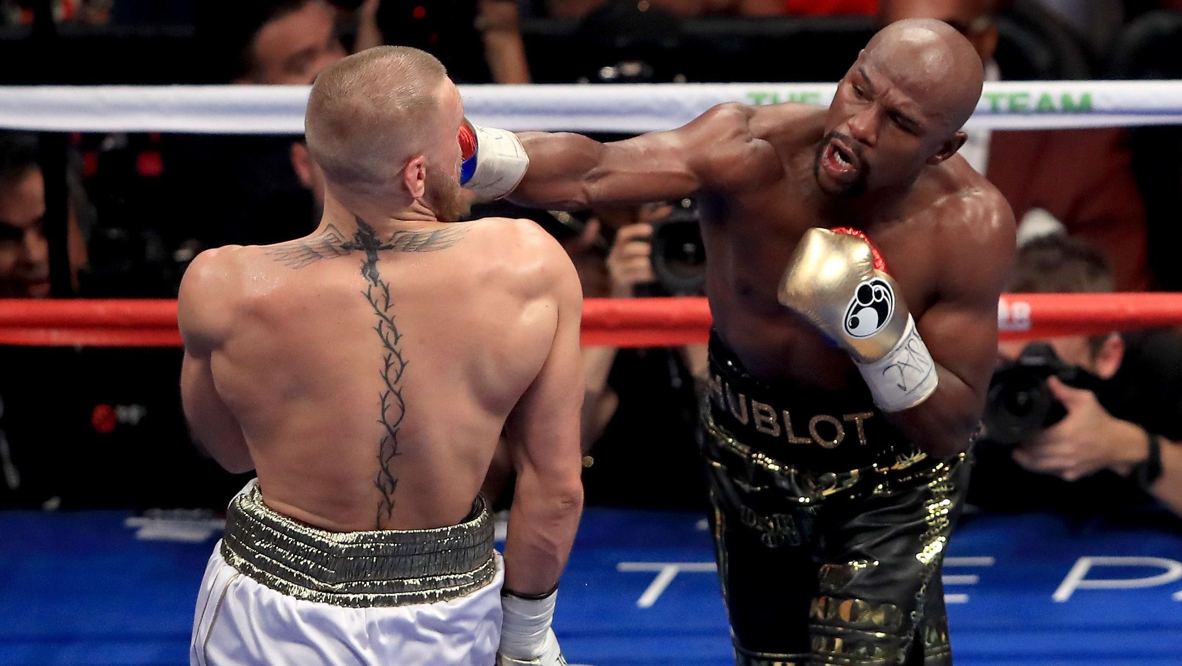 Floyd Mayweather venceu Conor McGregor em luta realizada em 2017 • Foto: Sean M. Haffey/Getty Images