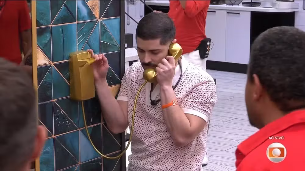 BBB 26: Marcelo atende ao segundo toque do Big Fone desta sexta (30)