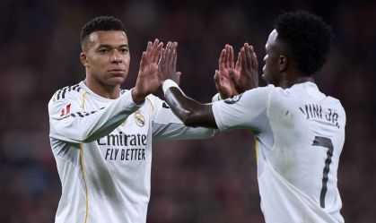 Mbappé pede apoio a Vinicius Júnior em meio a fase ruim do Real Madrid