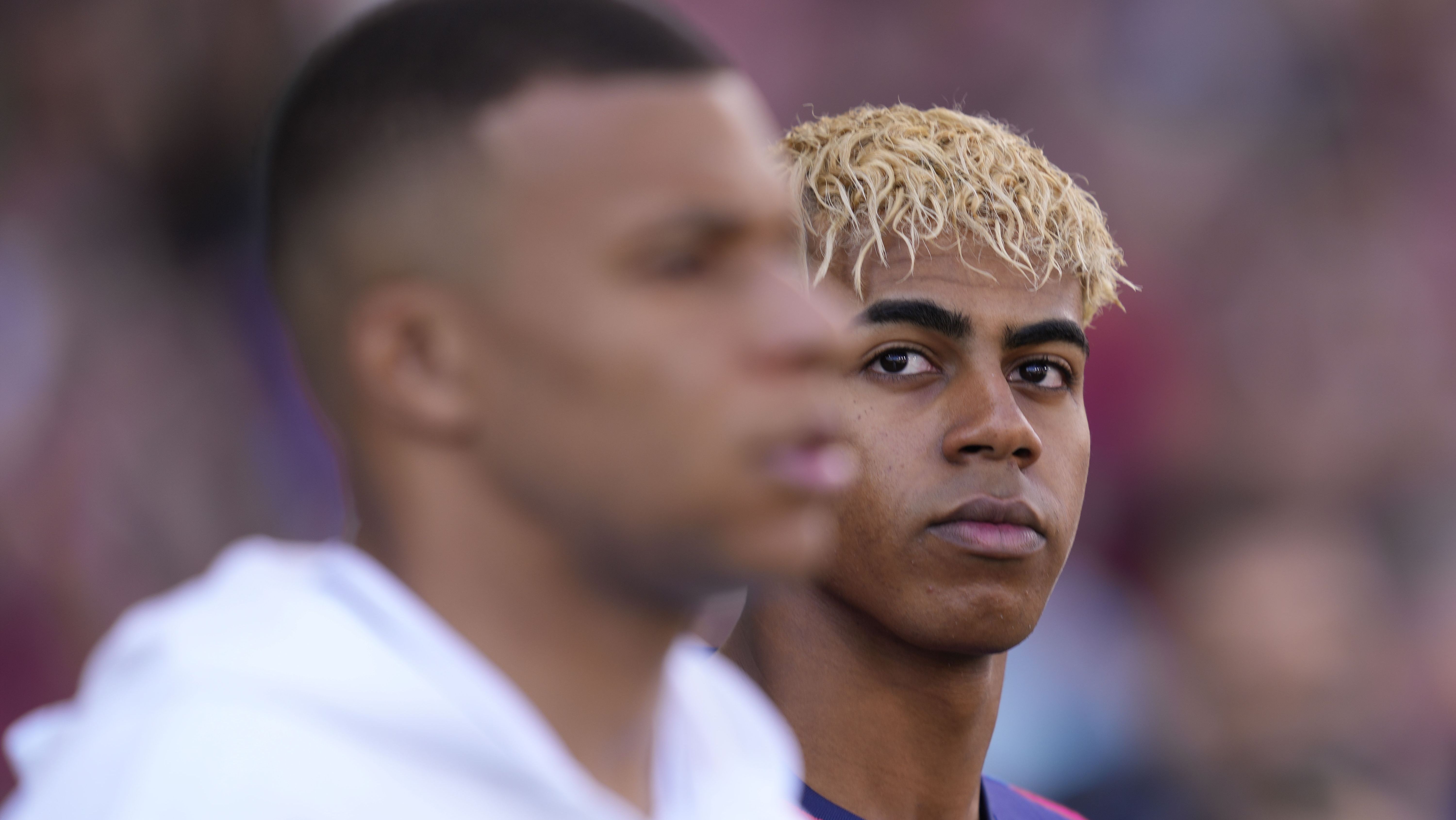 Mbappé e Yamal durante clássico entre Real Madrid e Barcelona
