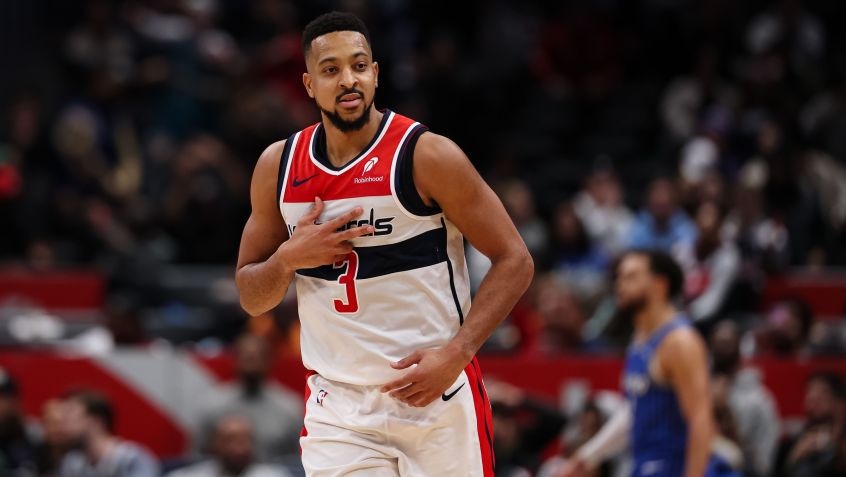 CJ McCollum foi um dos envolvidos na troca com Trae Young • Foto: Scott Taetsch/Getty Images