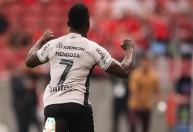 Com 1º gol do Brasileirão, Athletico-PR vence o Internacional em estreia