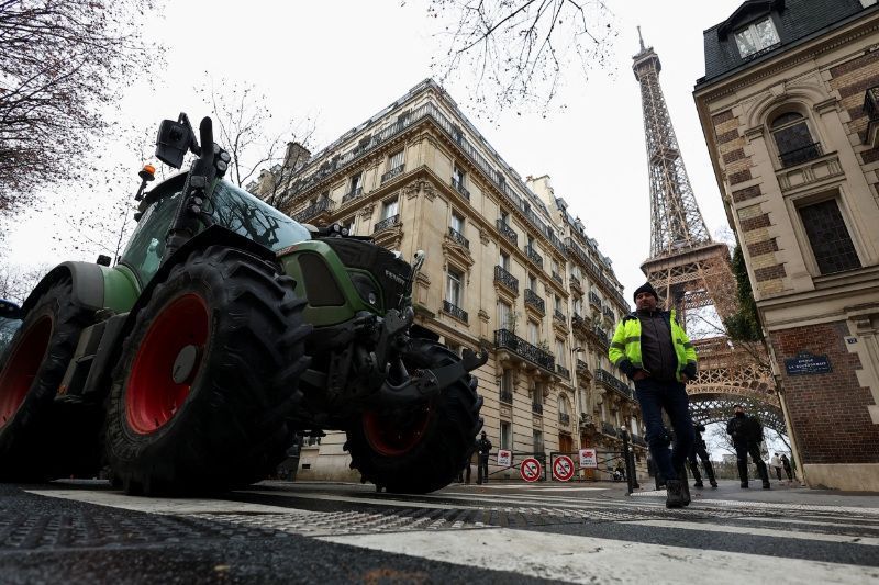 Protesto contra acordo de livre comércio entre União Europeia e Mercosul, em Paris, na França, em 08/01/2026