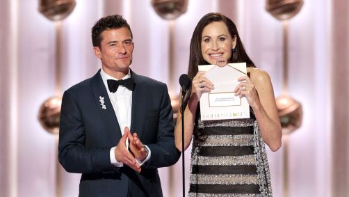 Orlando Bloom e Minnie Driver no palco do Globo de Ouro 2026