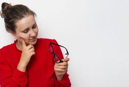 Miopia forte eleva risco de retina descolada; saiba como proteger sua visão