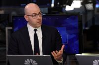 Dirigente indicado por Trump deve deixar Fed caso Warsh assuma presidência