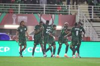 Com show de Lookman, Nigéria goleia Moçambique e vai às quartas da CAN