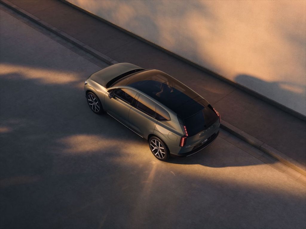 Volvo EX60 tem visual novo