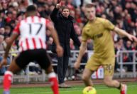 Técnico de time da Premier League detona diretoria: “Fomos abandonados”