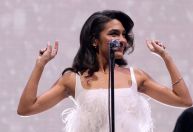 Quem é Olivia Dean, cantora que venceu o Grammy de Artista Revelação