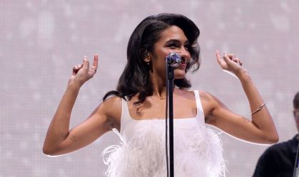 Quem é Olivia Dean e por que ela é favorita ao Grammy de Artista Revelação?