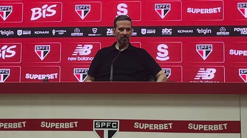 Olten Ayres em entrevista coletiva no CT do São Paulo